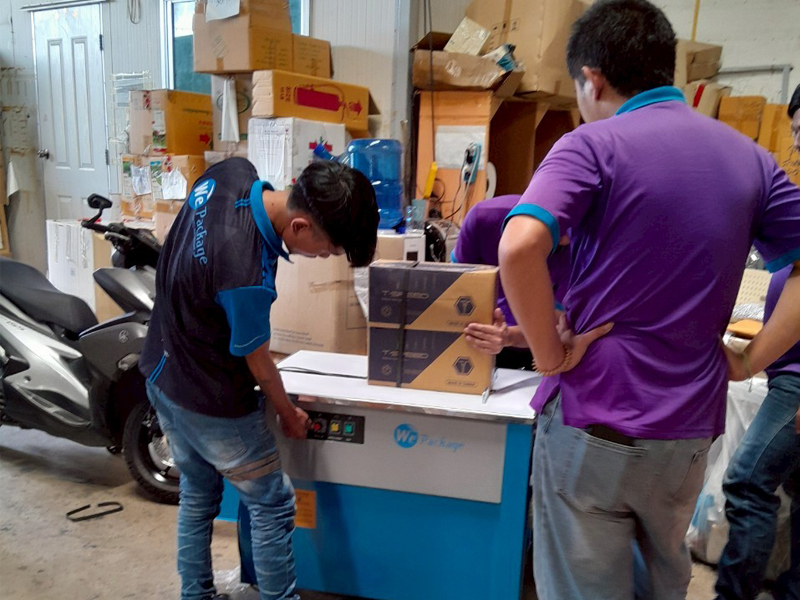 จัดส่งเครื่องรัดกล่อง รุ่น WE-801H โรงงานผลิตเคมีภัณฑ์ทางการเกษตร แพรกษา