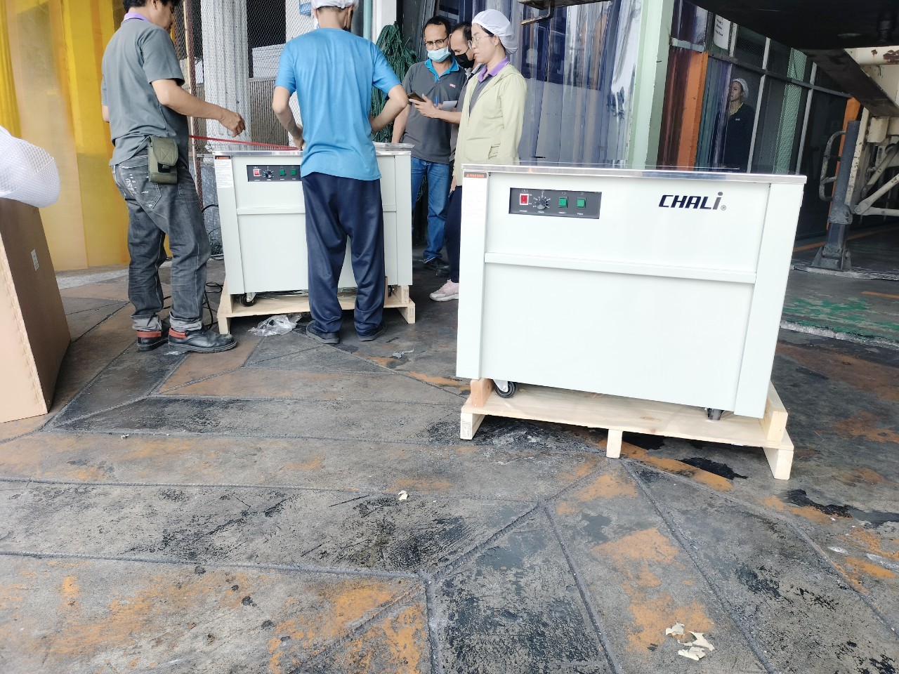 จัดส่งเครื่องรัดกล่อง CHALI รุ่น JN-740 โรงงานผลิตและส่งออกข้าว นิคมอุสาหกรรมสมุทรสาคร