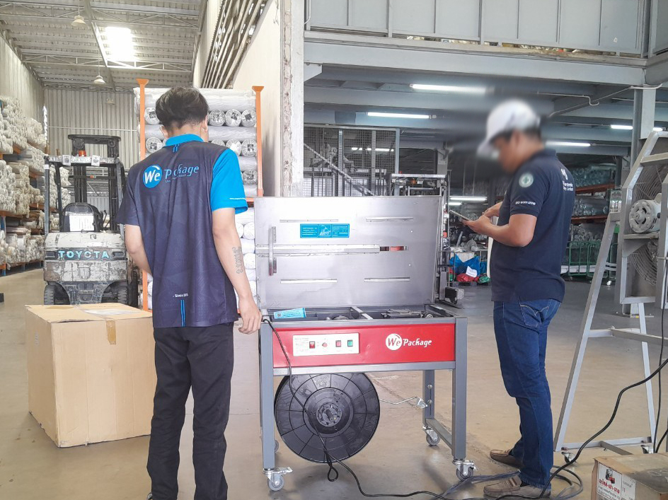 จัดส่งเครื่องรัดกล่อง รุ่น KH-91H โรงงานผลิตไม้แปรรูป พันท้ายฯ