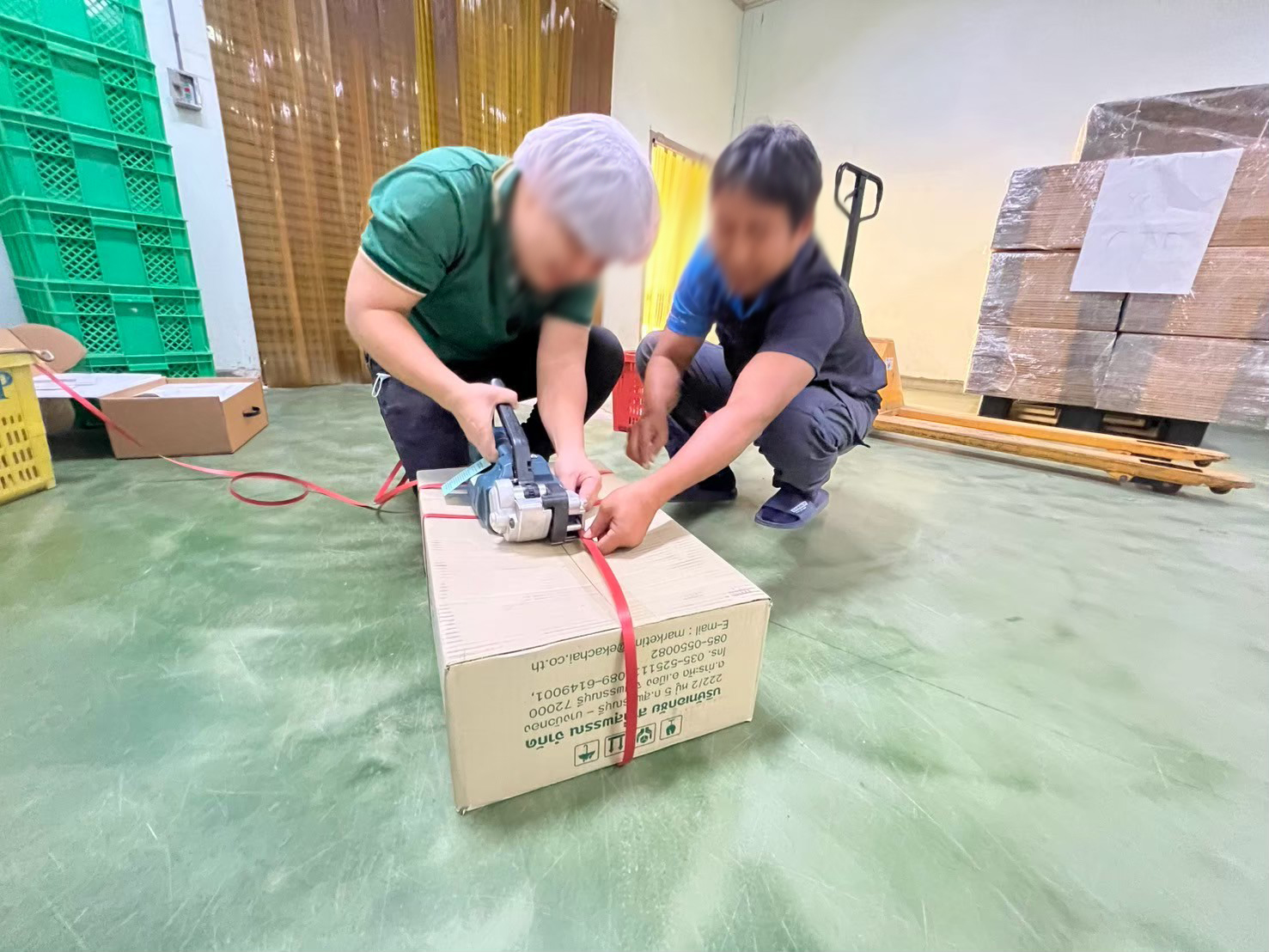 จัดส่งเครื่องรัดสายพลาสติกระบบแบตเตอรี่ รุ่น V1