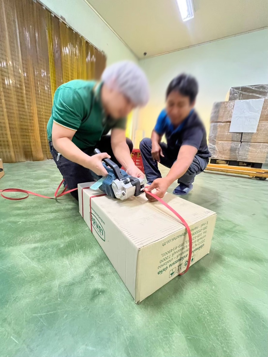 จัดส่งเครื่องรัดสายพลาสติกระบบแบตเตอรี่ รุ่น V1