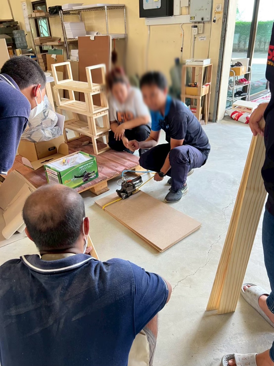 จัดส่งเครื่องรัดสายพลาสติกระบบลม รุ่น AQD-19