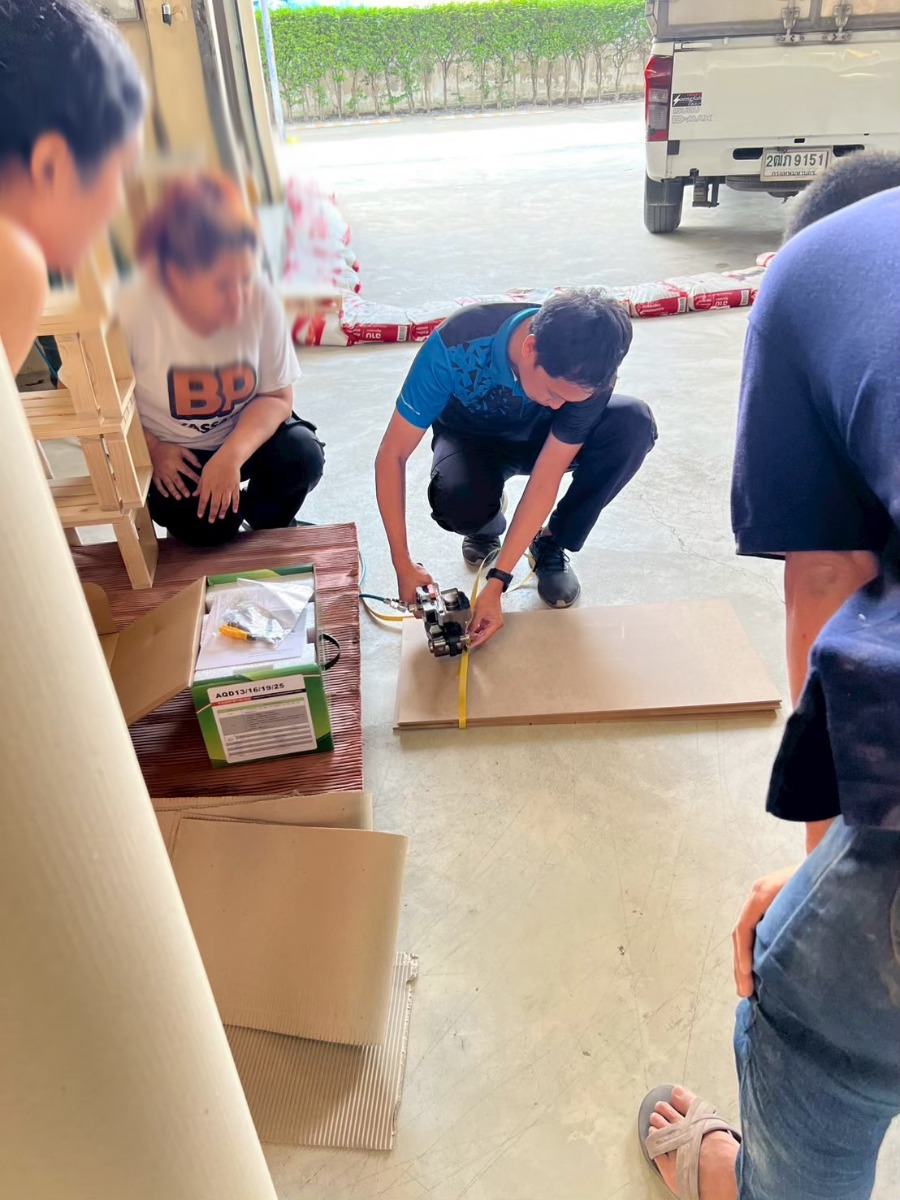 จัดส่งเครื่องรัดสายพลาสติกระบบลม รุ่น AQD-19